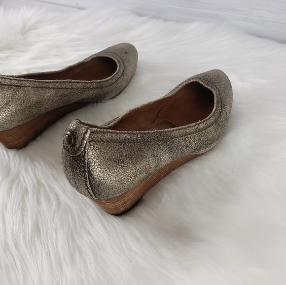 Calvin Klein Jeans Jayleen Gold Leather Wedge - Picture 10 of 12